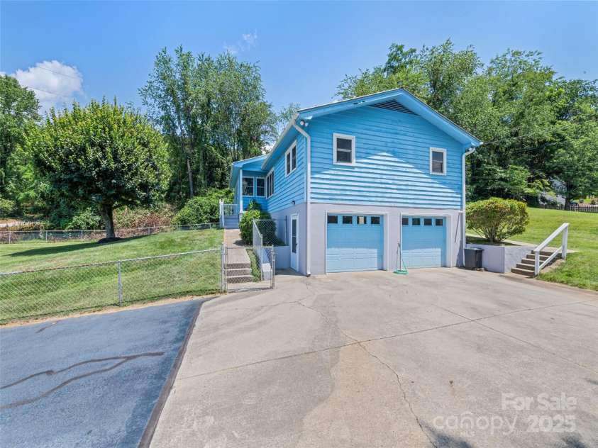40 Warner Road, Canton, NC 28716.  MLS# CAR4280472, YatesRealty ID 32076. 