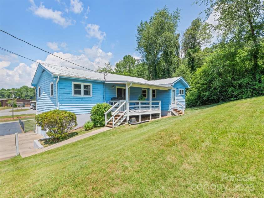 40 Warner Road, Canton, NC 28716.  MLS# CAR4280472, YatesRealty ID 32076. 