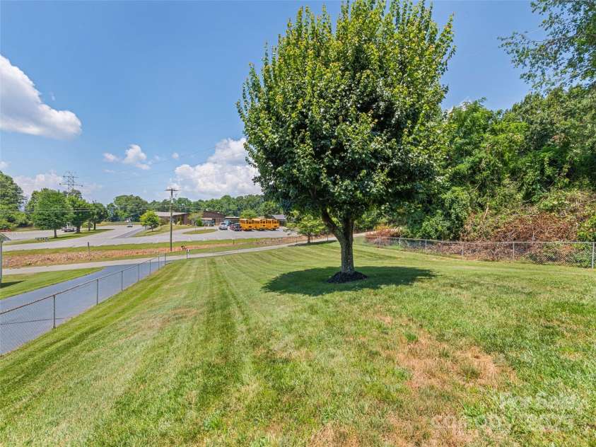 40 Warner Road, Canton, NC 28716.  MLS# CAR4280472, YatesRealty ID 32076. 