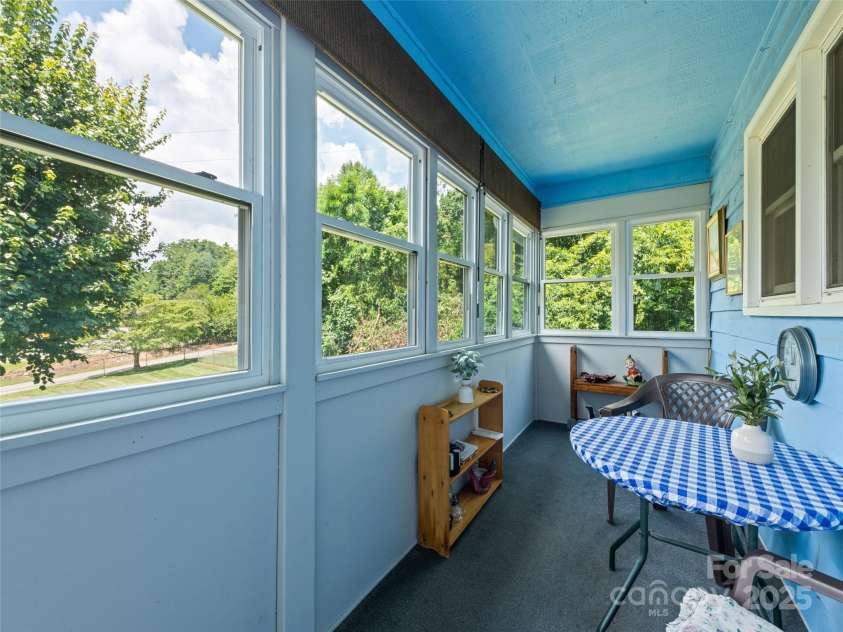 40 Warner Road, Canton, NC 28716.  MLS# CAR4280472, YatesRealty ID 32076. 