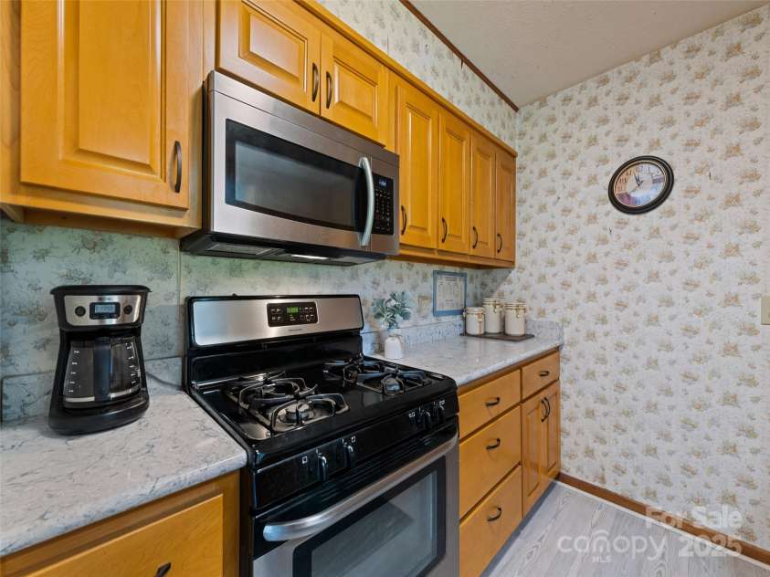 40 Warner Road, Canton, NC 28716.  MLS# CAR4280472, YatesRealty ID 32076. 
