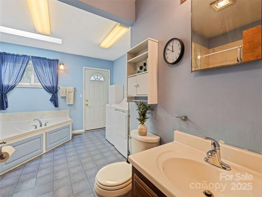 40 Warner Road, Canton, NC 28716.  MLS# CAR4280472, YatesRealty ID 32076. 