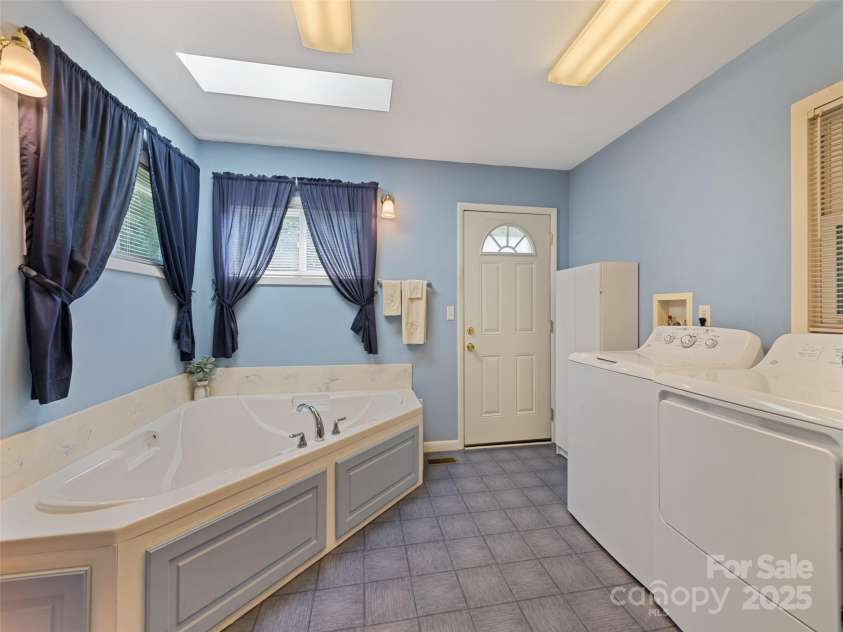 40 Warner Road, Canton, NC 28716.  MLS# CAR4280472, YatesRealty ID 32076. 
