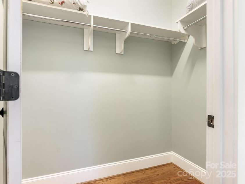 528 Meadowbrook Road, Charlotte, NC 28211.  MLS# CAR4330838, YatesRealty ID 3208. 