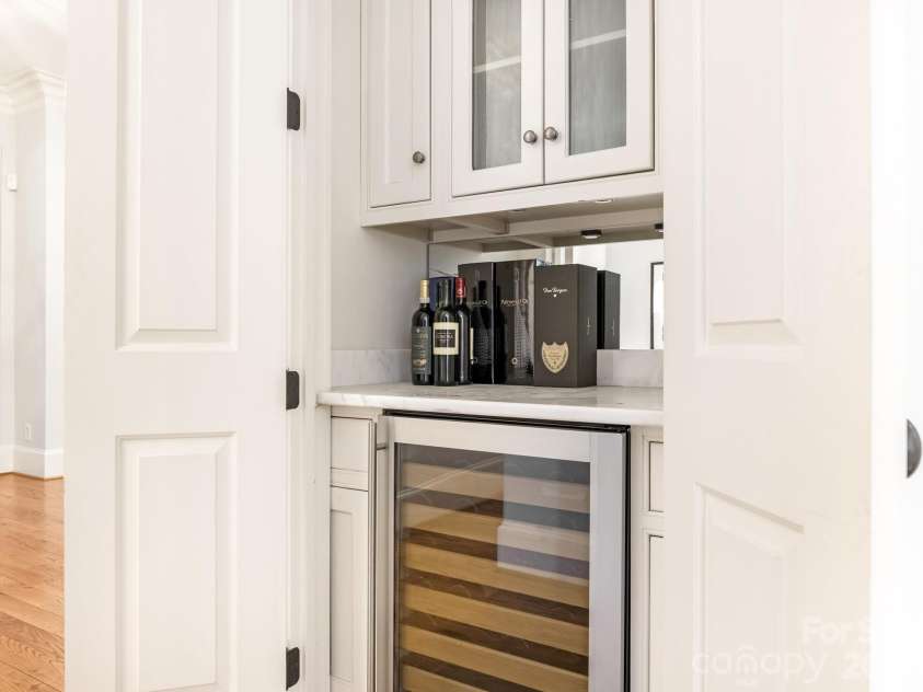 528 Meadowbrook Road, Charlotte, NC 28211.  MLS# CAR4330838, YatesRealty ID 3208. Bar