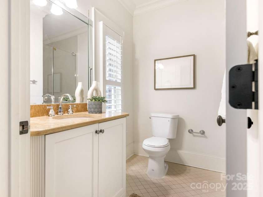 528 Meadowbrook Road, Charlotte, NC 28211.  MLS# CAR4330838, YatesRealty ID 3208. Bathroom #2