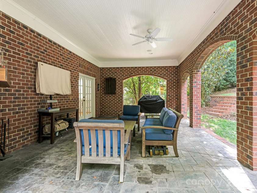 528 Meadowbrook Road, Charlotte, NC 28211.  MLS# CAR4330838, YatesRealty ID 3208. Covered Porch
