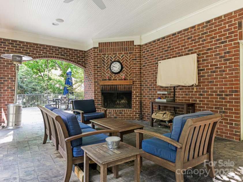528 Meadowbrook Road, Charlotte, NC 28211.  MLS# CAR4330838, YatesRealty ID 3208. Covered Porch