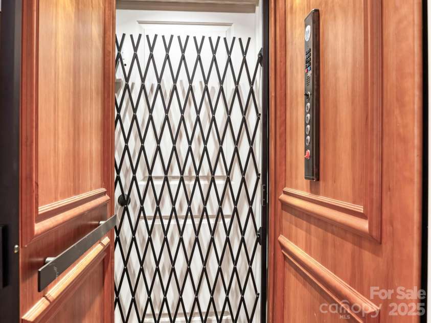 528 Meadowbrook Road, Charlotte, NC 28211.  MLS# CAR4330838, YatesRealty ID 3208. Elevator