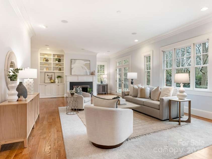 528 Meadowbrook Road, Charlotte, NC 28211.  MLS# CAR4330838, YatesRealty ID 3208. Family Room