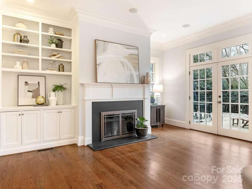 528 Meadowbrook Road, Charlotte, NC 28211.  MLS# CAR4330838, YatesRealty ID 3208. Family Room