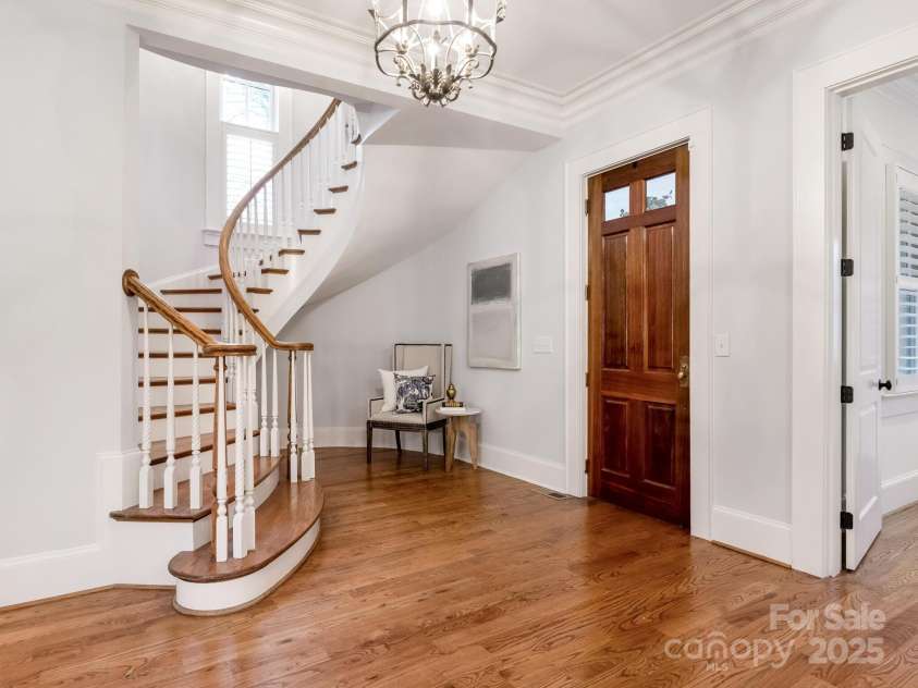 528 Meadowbrook Road, Charlotte, NC 28211.  MLS# CAR4330838, YatesRealty ID 3208. Foyer