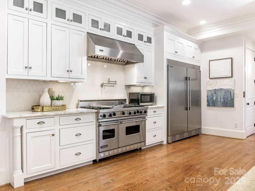 528 Meadowbrook Road, Charlotte, NC 28211.  MLS# CAR4330838, YatesRealty ID 3208. Kitchen