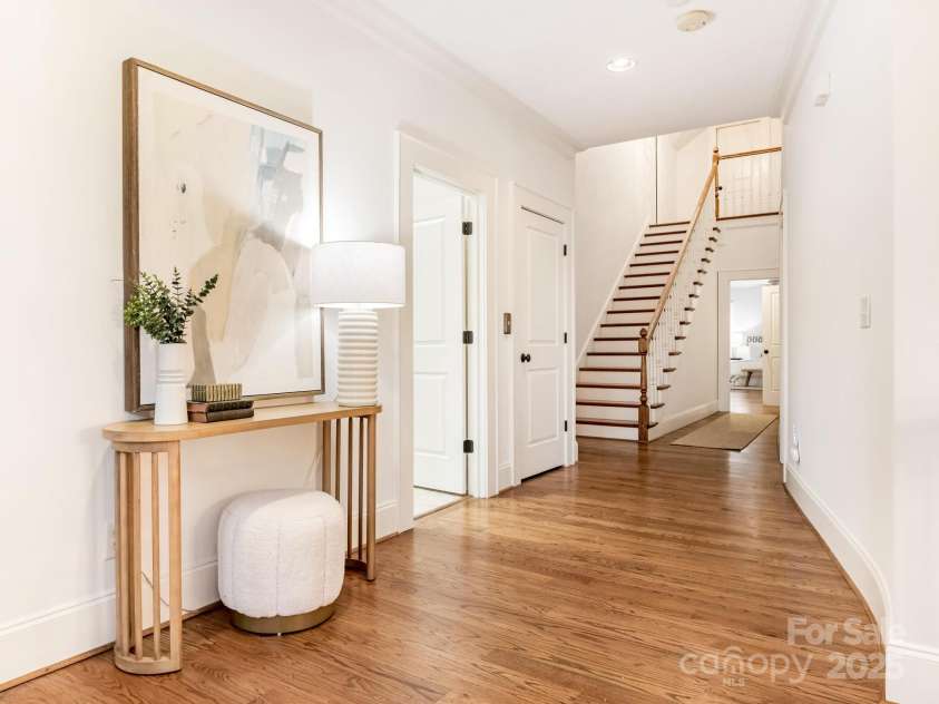 528 Meadowbrook Road, Charlotte, NC 28211.  MLS# CAR4330838, YatesRealty ID 3208. Second Floor Landing