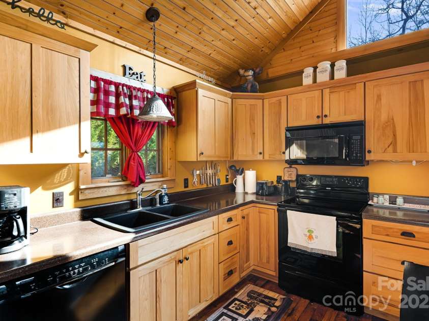 61 Turtle Rock Lane, Tuckasegee, NC 28783.  MLS# CAR4227707, YatesRealty ID 3208. 