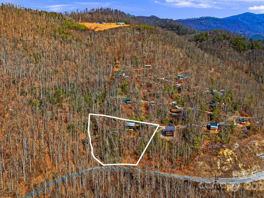 61 Turtle Rock Lane, Tuckasegee, NC 28783.  MLS# CAR4227707, YatesRealty ID 3208. Lot lines are for visual only, does not represent survey lines