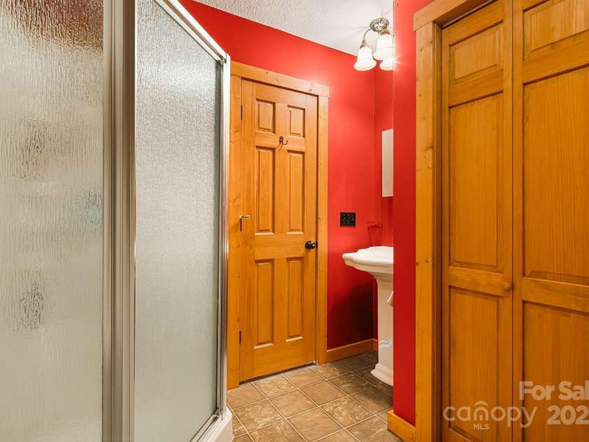 61 Turtle Rock Lane, Tuckasegee, NC 28783.  MLS# CAR4227707, YatesRealty ID 3208. Primary bath