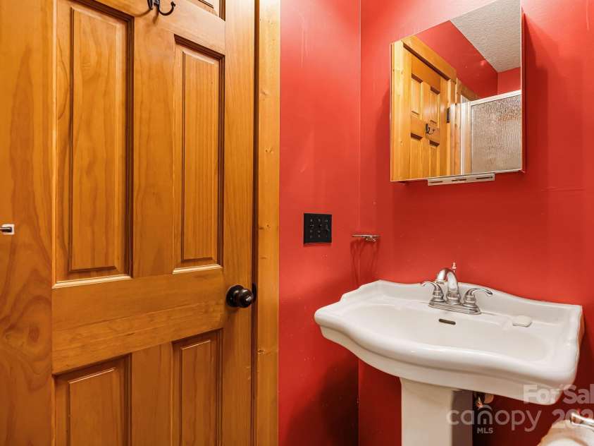 61 Turtle Rock Lane, Tuckasegee, NC 28783.  MLS# CAR4227707, YatesRealty ID 3208. Primary bath