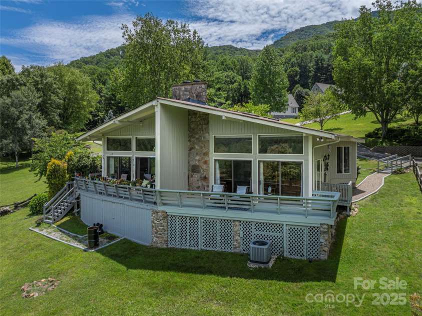 250 Sams Trail, Waynesville, NC 28786.  MLS# CAR4280550, YatesRealty ID 32080. 