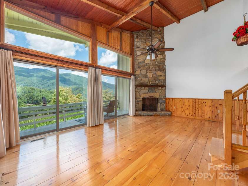 250 Sams Trail, Waynesville, NC 28786.  MLS# CAR4280550, YatesRealty ID 32080. 