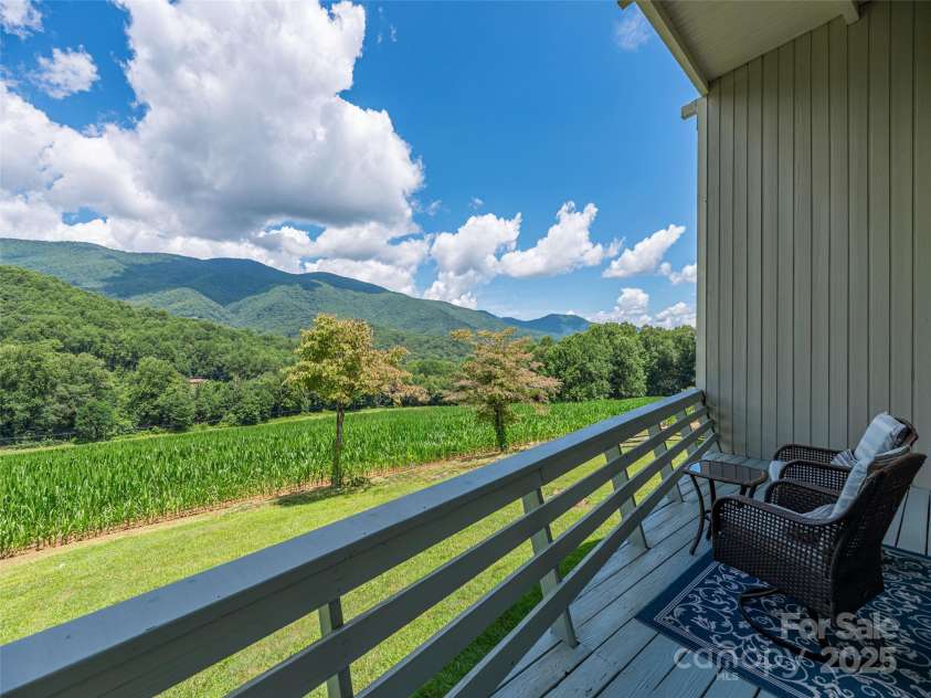250 Sams Trail, Waynesville, NC 28786.  MLS# CAR4280550, YatesRealty ID 32080. 