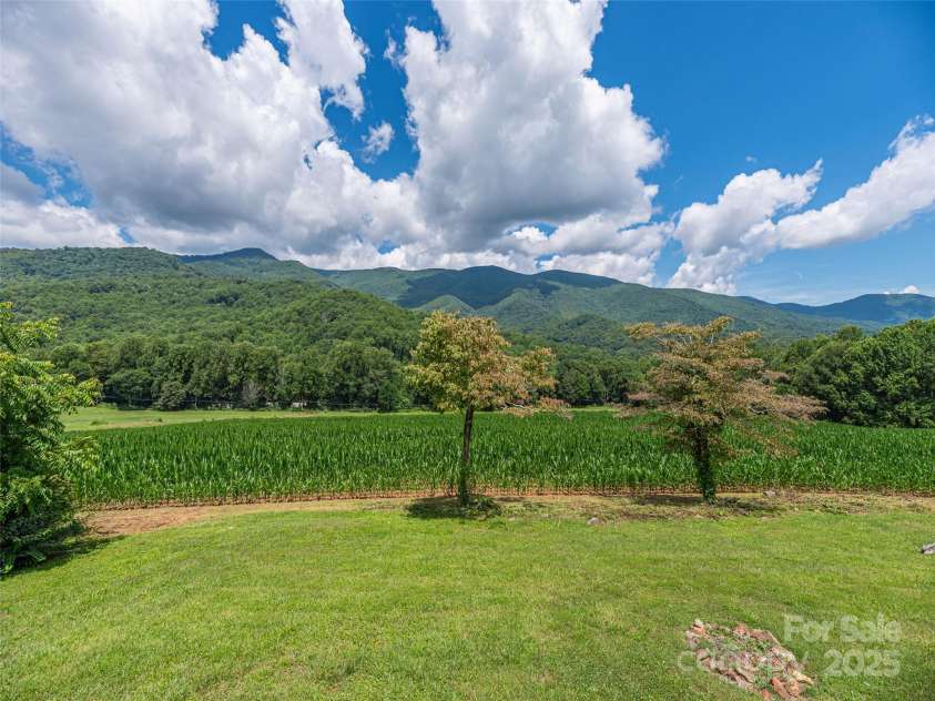250 Sams Trail, Waynesville, NC 28786.  MLS# CAR4280550, YatesRealty ID 32080. 