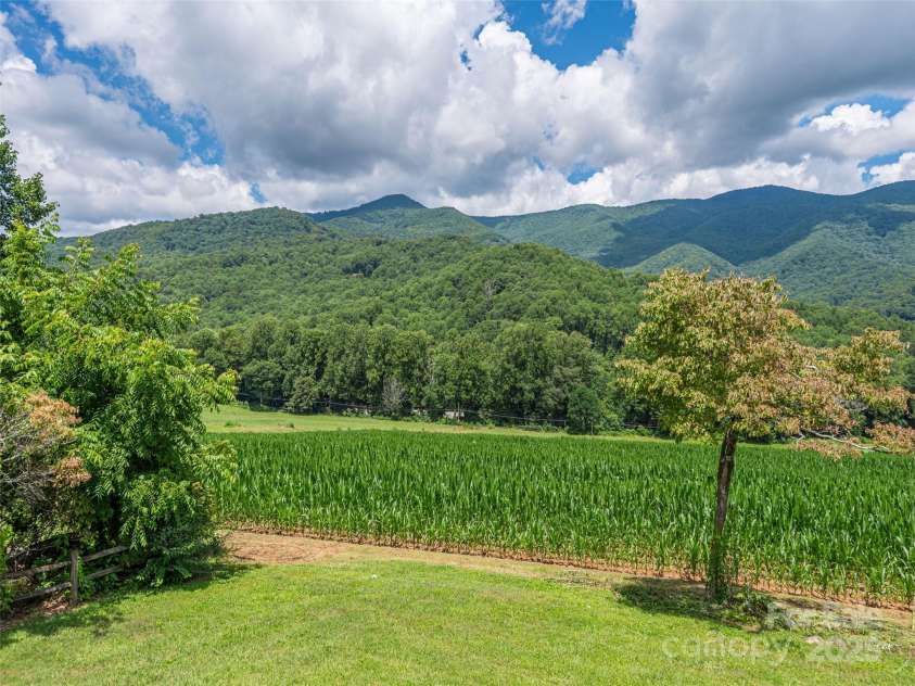 250 Sams Trail, Waynesville, NC 28786.  MLS# CAR4280550, YatesRealty ID 32080. 