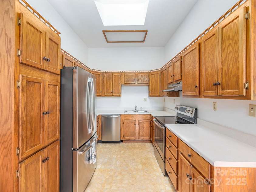 250 Sams Trail, Waynesville, NC 28786.  MLS# CAR4280550, YatesRealty ID 32080. 