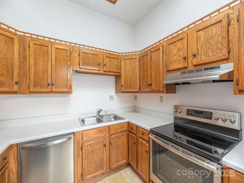 250 Sams Trail, Waynesville, NC 28786.  MLS# CAR4280550, YatesRealty ID 32080. 