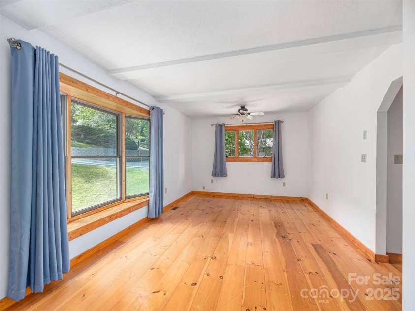 250 Sams Trail, Waynesville, NC 28786.  MLS# CAR4280550, YatesRealty ID 32080. 