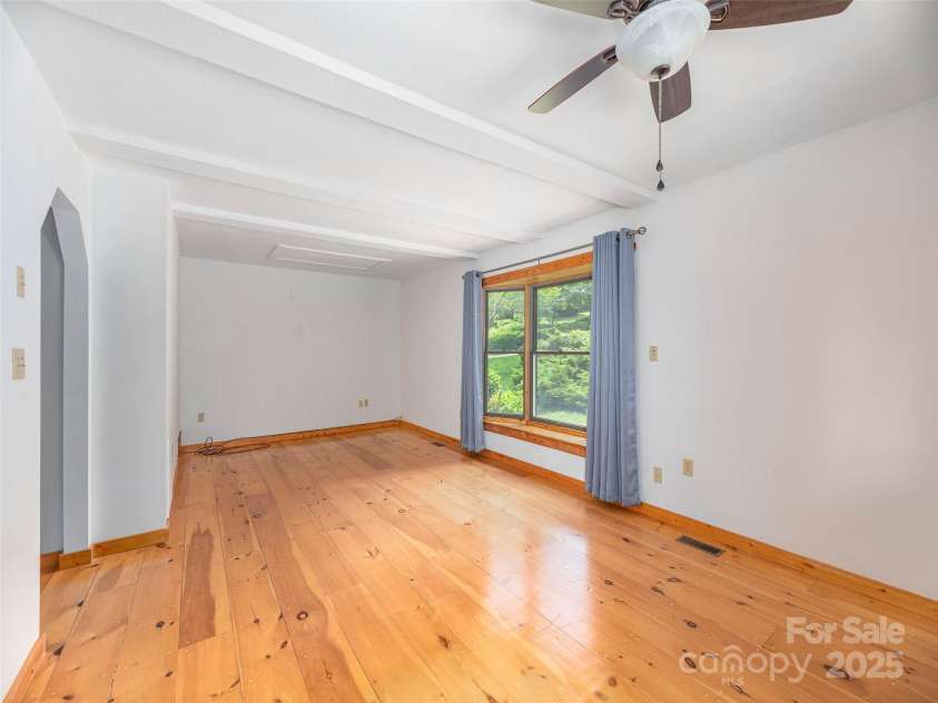 250 Sams Trail, Waynesville, NC 28786.  MLS# CAR4280550, YatesRealty ID 32080. 