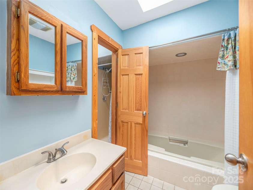 250 Sams Trail, Waynesville, NC 28786.  MLS# CAR4280550, YatesRealty ID 32080. 