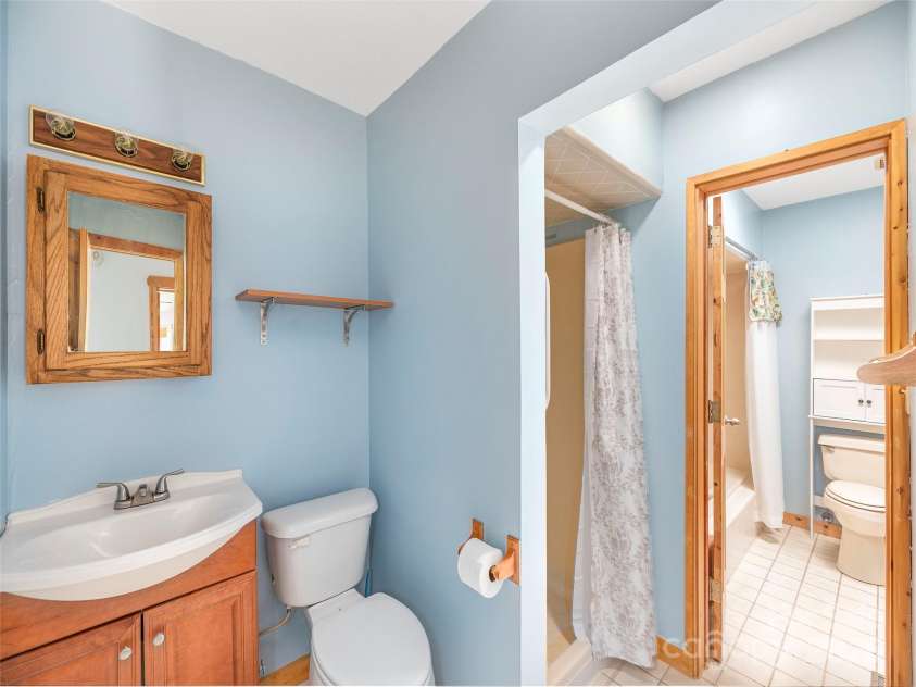 250 Sams Trail, Waynesville, NC 28786.  MLS# CAR4280550, YatesRealty ID 32080. 