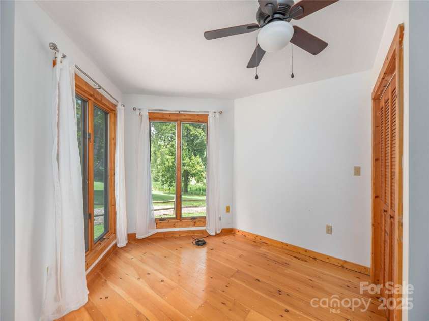 250 Sams Trail, Waynesville, NC 28786.  MLS# CAR4280550, YatesRealty ID 32080. 