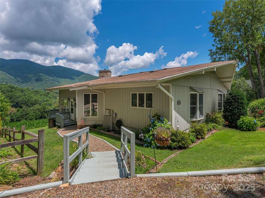 250 Sams Trail, Waynesville, NC 28786.  MLS# CAR4280550, YatesRealty ID 32080. 