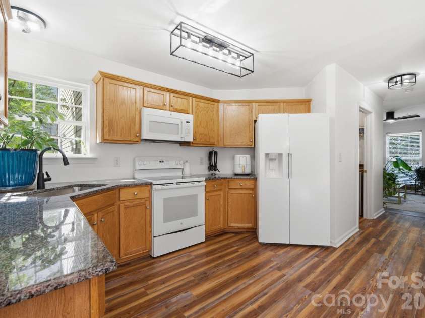 470 Fox Ridge Court, Stanley, NC 28164.  MLS# CAR4394361, YatesRealty ID 32080. Kitchen