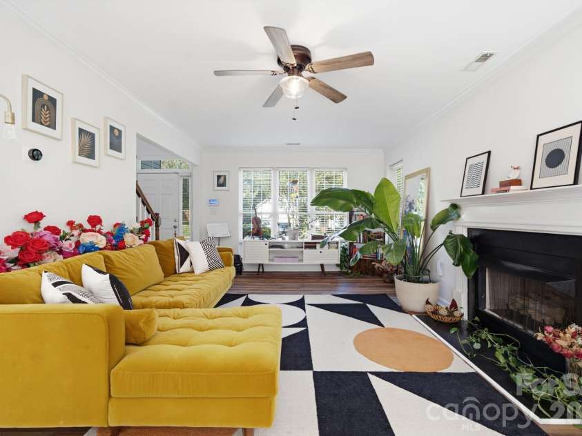 470 Fox Ridge Court, Stanley, NC 28164.  MLS# CAR4394361, YatesRealty ID 32080. Living Room