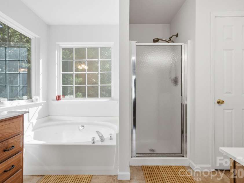 470 Fox Ridge Court, Stanley, NC 28164.  MLS# CAR4394361, YatesRealty ID 32080. Primary Bath