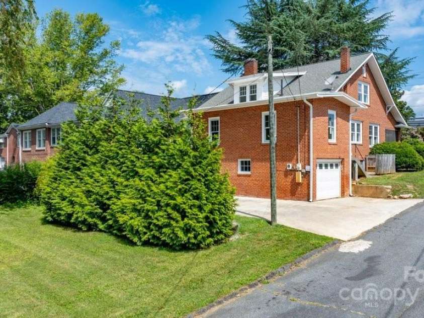 584 Rutherford Road, Marion, NC 28752.  MLS# CAR4267972, YatesRealty ID 32081. 