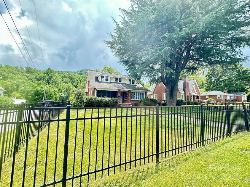 584 Rutherford Road, Marion, NC 28752.  MLS# CAR4267972, YatesRealty ID 32081. Charming 1929 Brick Beauty in the Heart of Town.