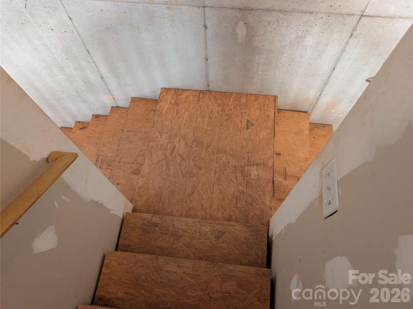 11811 Moores Chapel Road, Charlotte, NC 28214.  MLS# CAR4365063, YatesRealty ID 32083. Split staircase