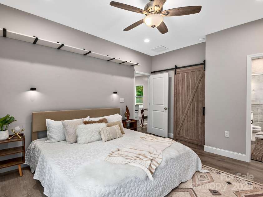 111 Mears Ridge Drive, Asheville, NC 28806.  MLS# CAR4265315, YatesRealty ID 32084. Spacious and comfortable primary suite on main level