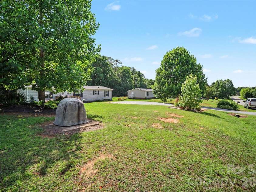 504 Mountain Meadows Drive, Bessemer City, NC 28016.  MLS# CAR4395886, YatesRealty ID 32084. 