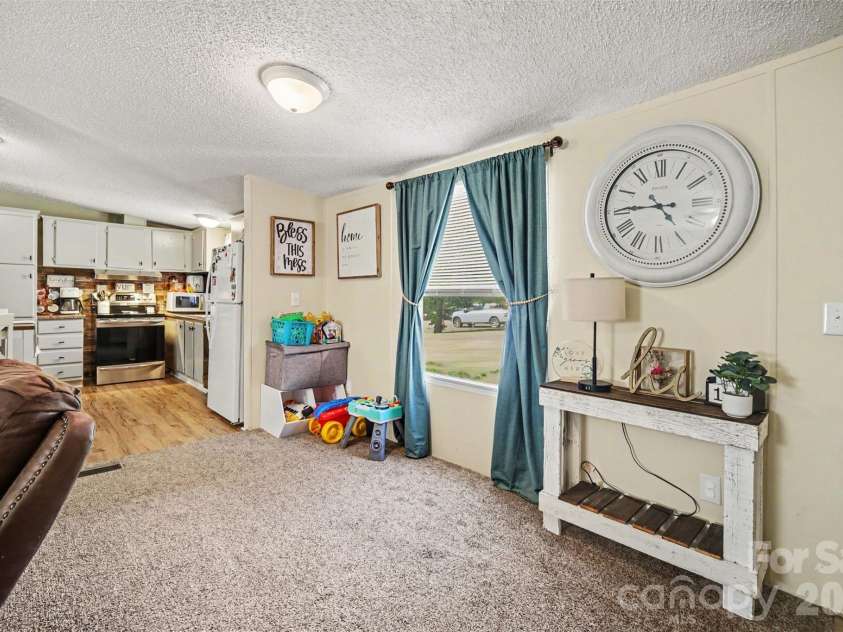 504 Mountain Meadows Drive, Bessemer City, NC 28016.  MLS# CAR4395886, YatesRealty ID 32084. 