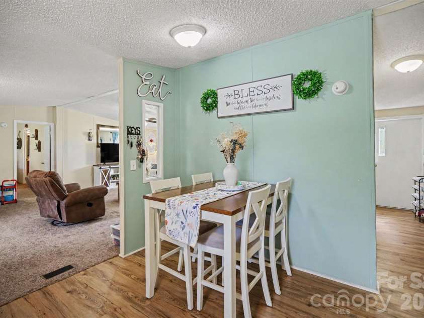 504 Mountain Meadows Drive, Bessemer City, NC 28016.  MLS# CAR4395886, YatesRealty ID 32084. 