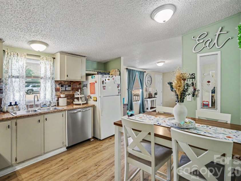 504 Mountain Meadows Drive, Bessemer City, NC 28016.  MLS# CAR4395886, YatesRealty ID 32084. 