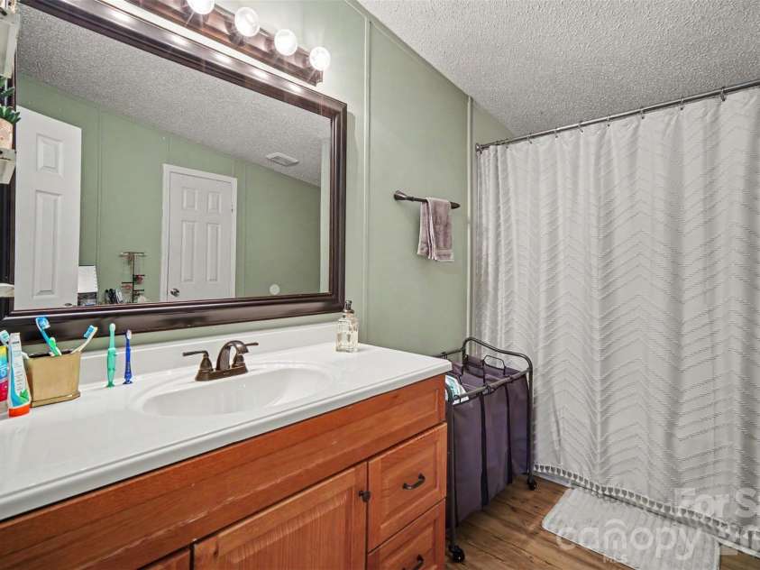 504 Mountain Meadows Drive, Bessemer City, NC 28016.  MLS# CAR4395886, YatesRealty ID 32084. 