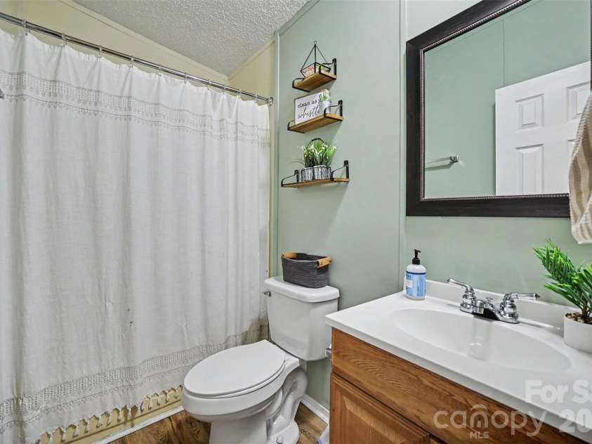 504 Mountain Meadows Drive, Bessemer City, NC 28016.  MLS# CAR4395886, YatesRealty ID 32084. 