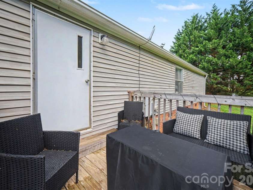 504 Mountain Meadows Drive, Bessemer City, NC 28016.  MLS# CAR4395886, YatesRealty ID 32084. 