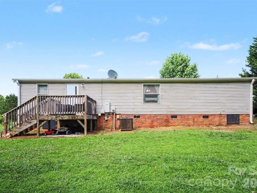 504 Mountain Meadows Drive, Bessemer City, NC 28016.  MLS# CAR4395886, YatesRealty ID 32084. 